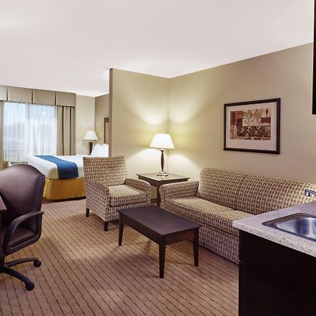 Holiday Inn Express & Suites Madison-Verona By Ihg Kültér fotó